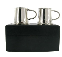 CU12 - 2 Shot mugs in black wooden box