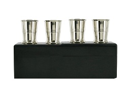 CU13 - 4 Shot cups in black wooden box