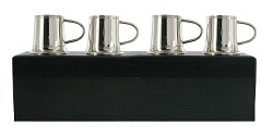 CU14 - 4 Shot mugs in black wooden box 